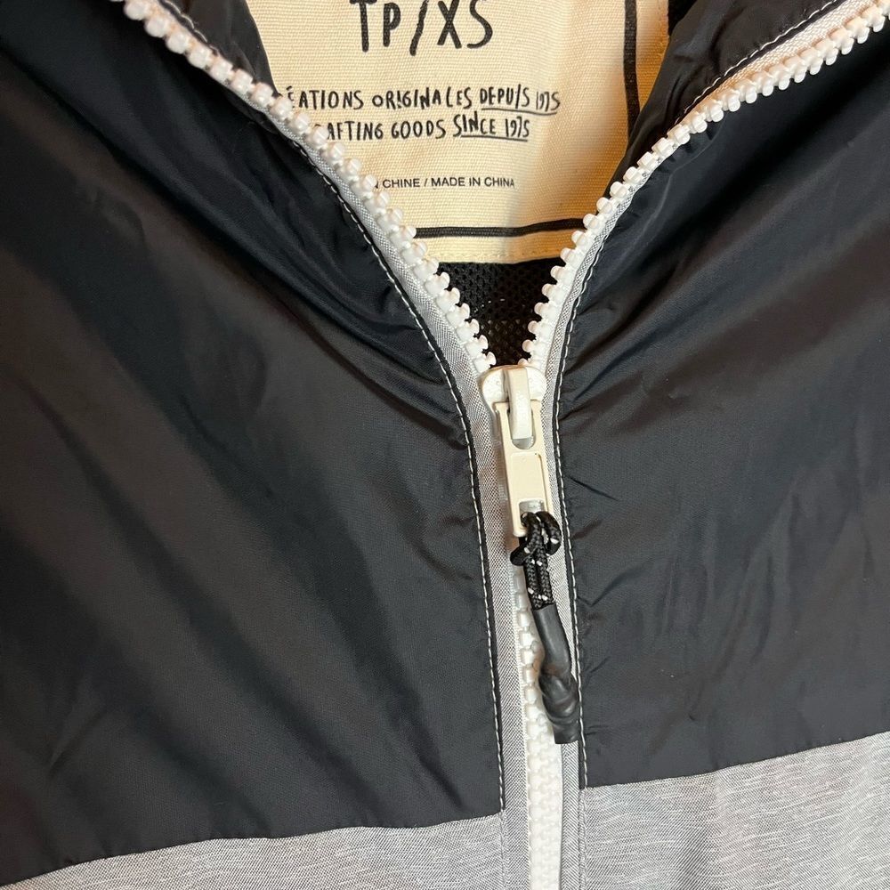 GARAGE Women’s XS Lightweight Casual Gray and Black Jacket with Hood Mes… - Picture 3 of 8